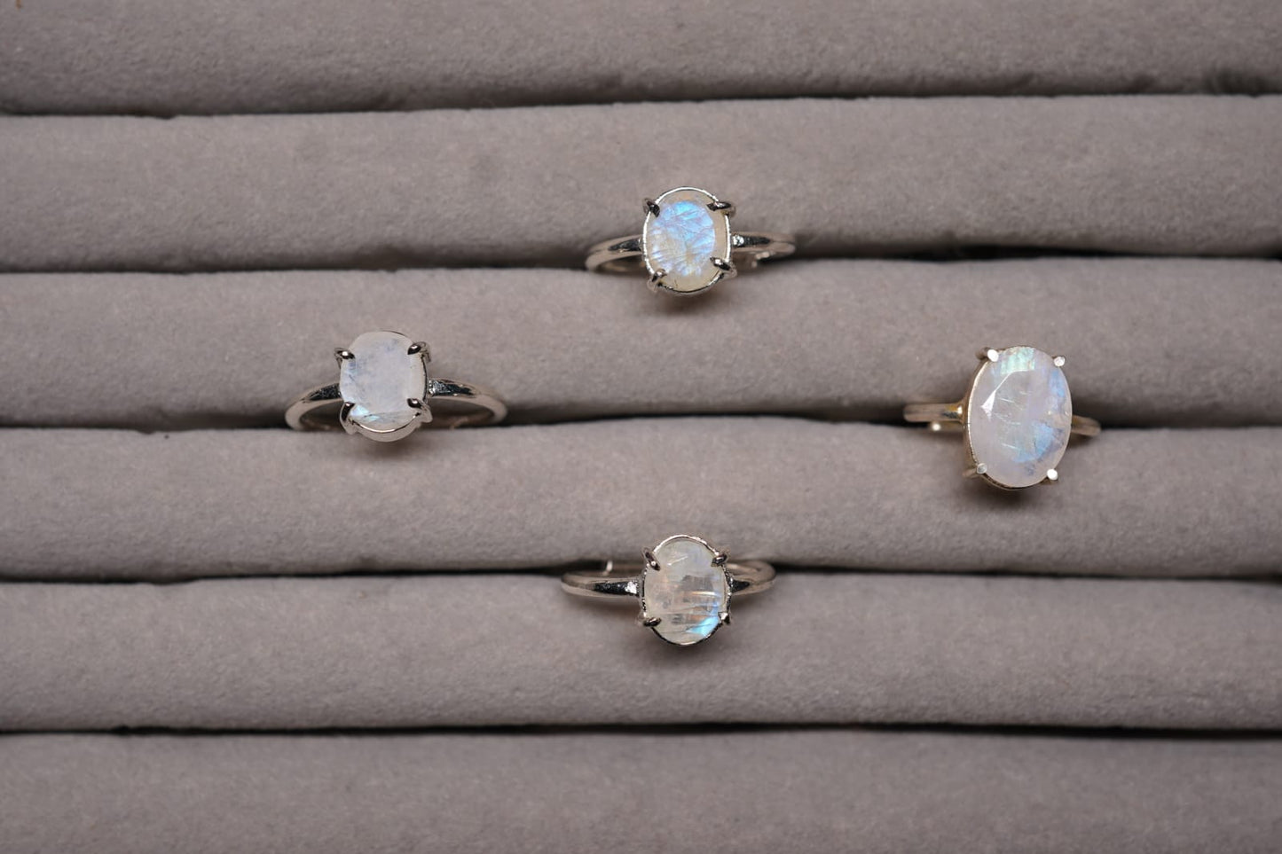 🌙 Rainbow Moonstone Ring – Intuition, Feminine Energy & Protection
